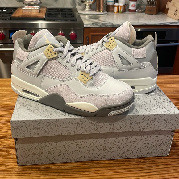 Air Jordan 4 Retro SE Photon Dust/ Pale Vanilla Men's size 10
